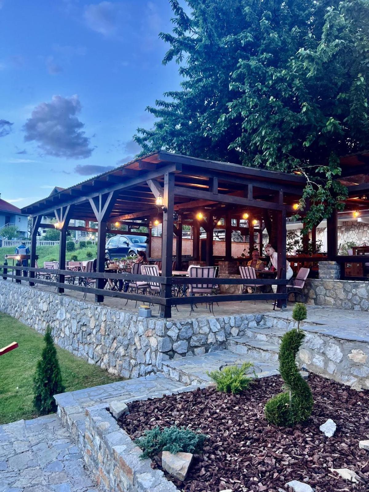 Camp Hotel Lake Views Плав Экстерьер фото