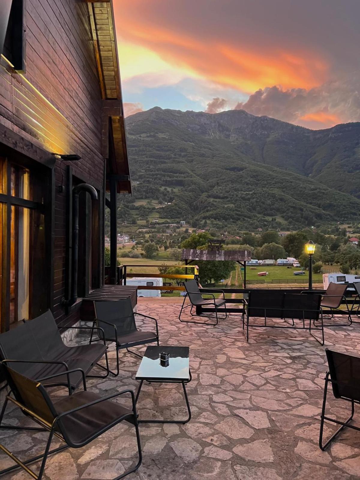 Camp Hotel Lake Views Плав Экстерьер фото