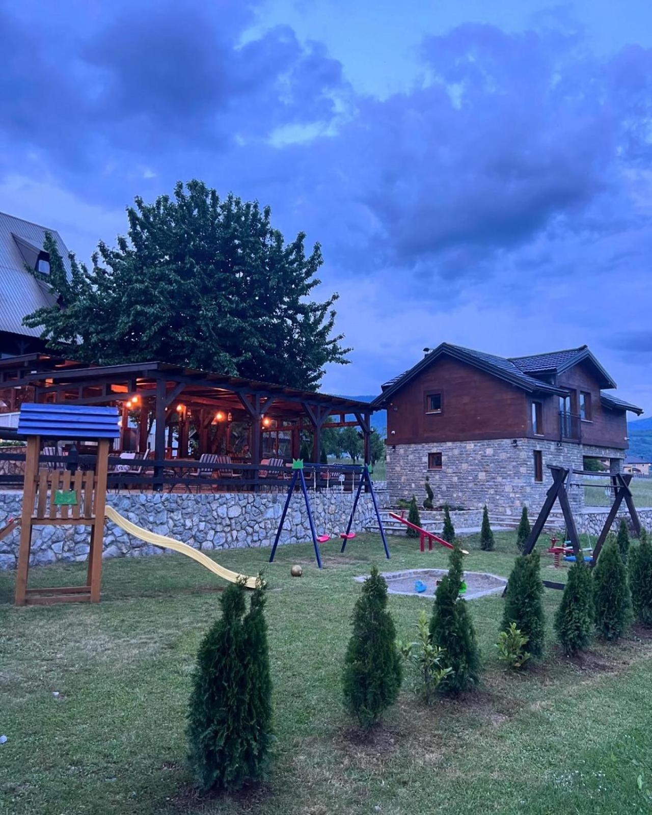 Camp Hotel Lake Views Плав Экстерьер фото
